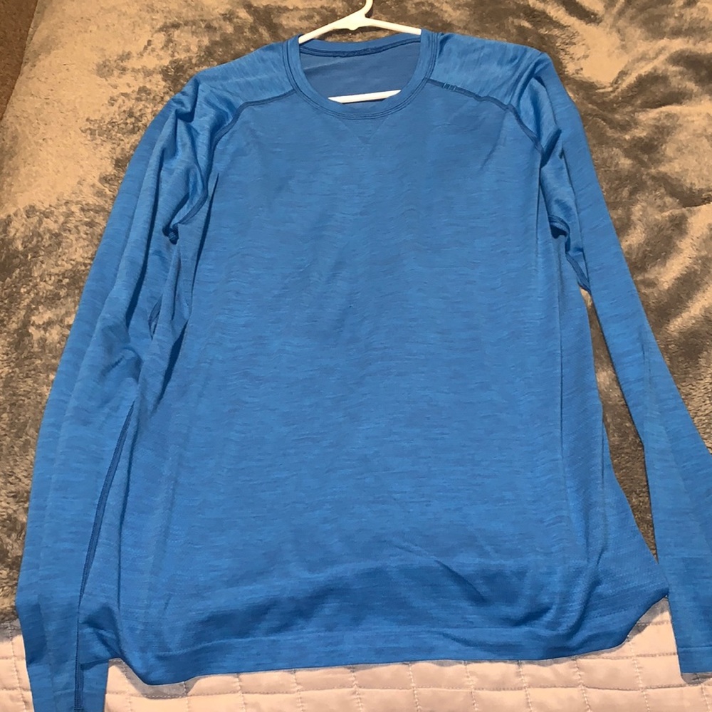 Lulu Men’s Medium - Blue Vent Tech Long Sleeve